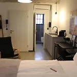 Square Rooms 20