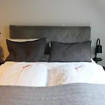 Square Rooms 20